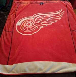 Detroit Red Wings throw, warm fuzzy PLUSH